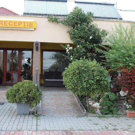 Motel Select Сату Маре Екстериор снимка